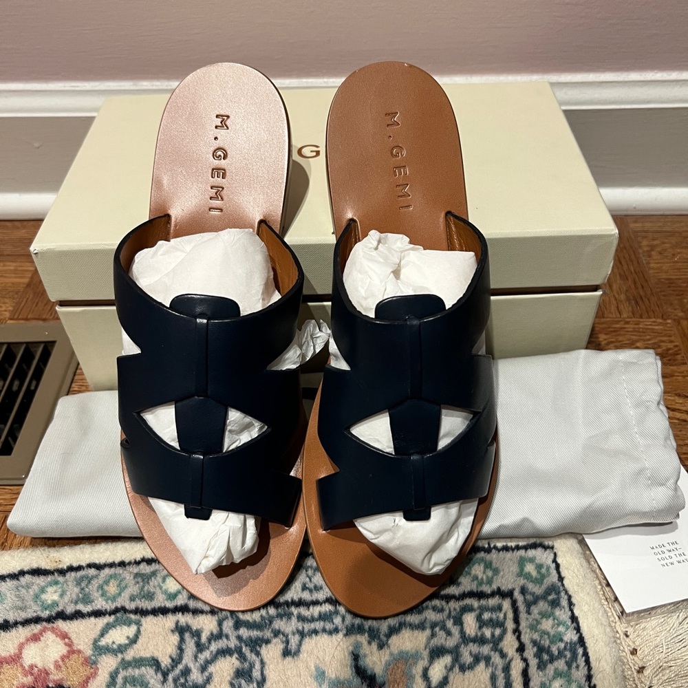 BNWT M Gemi Arezzo Sandals